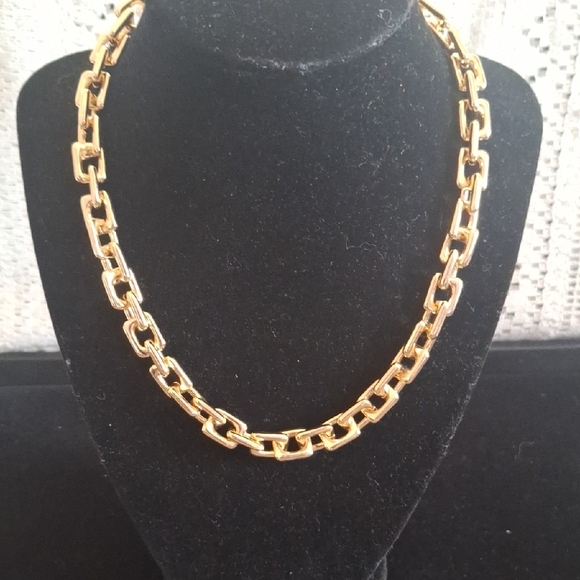Elegant Gold Chain Necklace - Picture 4 of 7
